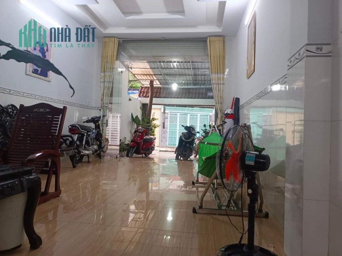 NHÀ ĐẸP 3 TẦNG, 2 MẶT TIỀN NGAY TRUNG TÂM THỦ ĐỨC- GIÁ 9,3 TỶ CÒN GIẢM