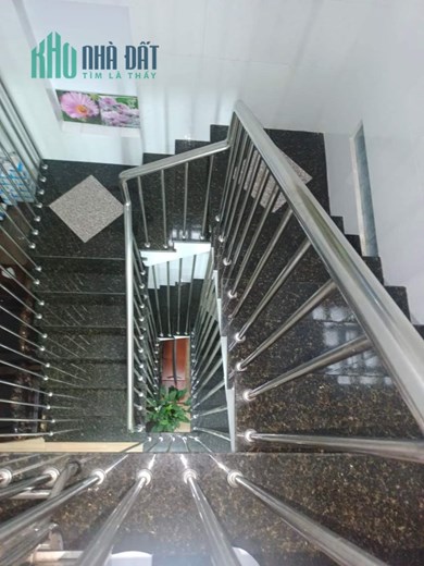NHÀ ĐẸP 3 TẦNG, 2 MẶT TIỀN NGAY TRUNG TÂM THỦ ĐỨC- GIÁ 9,3 TỶ CÒN GIẢM