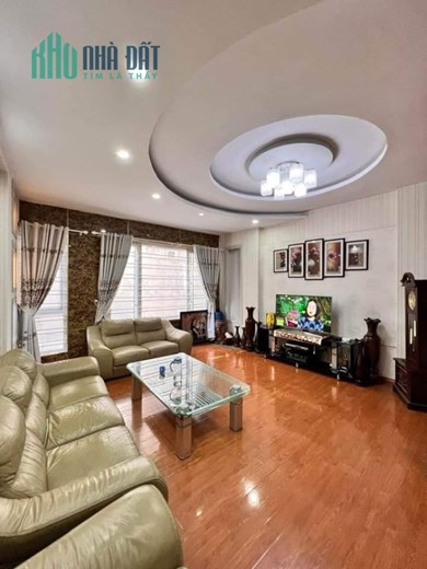 Cực hiếm nhà Cầu Giấy,50m2, MT 5m, phân lô, ô tô đỗ cửa, kinh doanh. Chỉ 8 tỷ