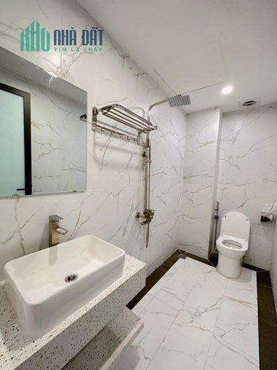 ''WHITE HOUSE'' NGÃ TƯ SỞ, TINH TẾ, SANG TRỌNG

51m x 4 tầng, mt 6m, giá 5,25 tỷ