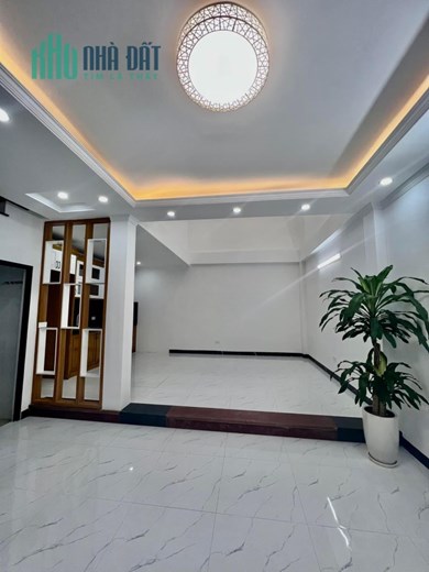 NGÕ Ô TÔ, MỚI CỨNG, TIỆN ÍCH ĐẦY ĐỦ

45m x 6 tầng, mt 5,5, giá 6,2 tỷ