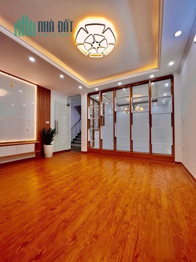 NGÕ Ô TÔ, MỚI CỨNG, TIỆN ÍCH ĐẦY ĐỦ

45m x 6 tầng, mt 5,5, giá 6,2 tỷ
