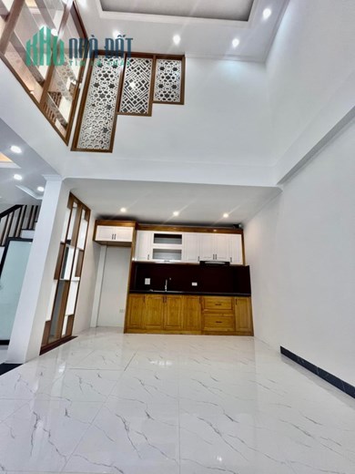 NGÕ Ô TÔ, MỚI CỨNG, TIỆN ÍCH ĐẦY ĐỦ

45m x 6 tầng, mt 5,5, giá 6,2 tỷ