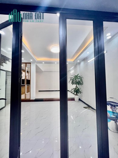NGÕ Ô TÔ, MỚI CỨNG, TIỆN ÍCH ĐẦY ĐỦ

45m x 6 tầng, mt 5,5, giá 6,2 tỷ