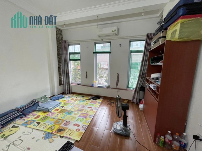 Bán nhà Lĩnh Nam, Hoàng Mai, cách ô tô 10m, 4 tầng đẹp về ở ngay, 40 m2, 4 tỷ 250