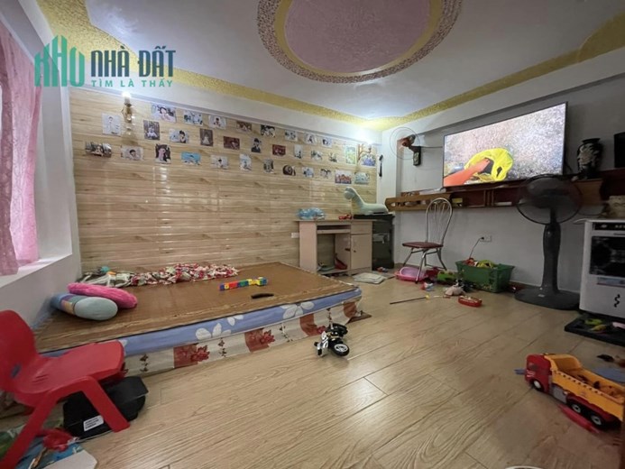 Bán nhà Lĩnh Nam, Hoàng Mai, cách ô tô 10m, 4 tầng đẹp về ở ngay, 40 m2, 4 tỷ 250
