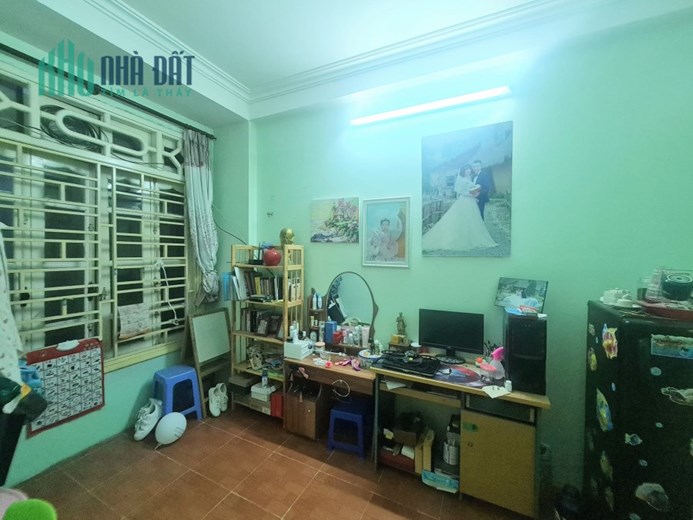 Bán nhà Lĩnh Nam, Hoàng Mai, gần phố, gần ô tô, nhà dân xây 35 m2, 3 tỷ 200