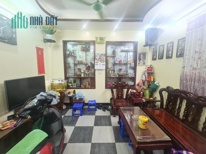 Bán nhà Lĩnh Nam, Hoàng Mai, gần phố, gần ô tô, nhà dân xây 35 m2, 3 tỷ 200
