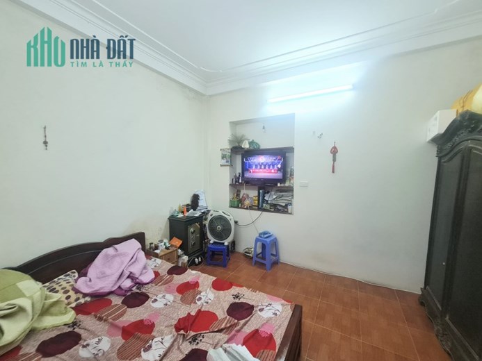 Bán nhà Lĩnh Nam, Hoàng Mai, gần phố, gần ô tô, nhà dân xây 35 m2, 3 tỷ 200