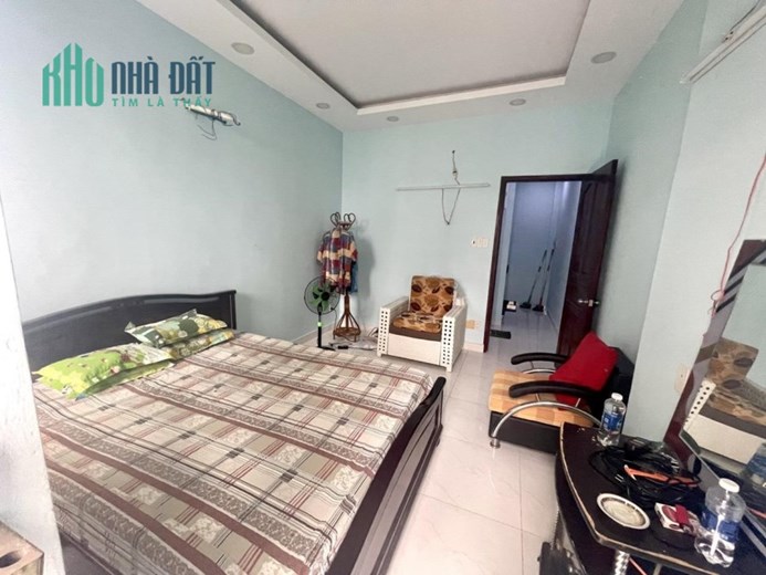 LẠC LONG QUÂN Q.11 XE TẢI TỚI NHÀ 35M2 4 TẦNG - SỔ VUÔNG ĐẸP - HOÀN CÔNG  ĐỦ - CHỈ 3 TỈ x (Bank hổ