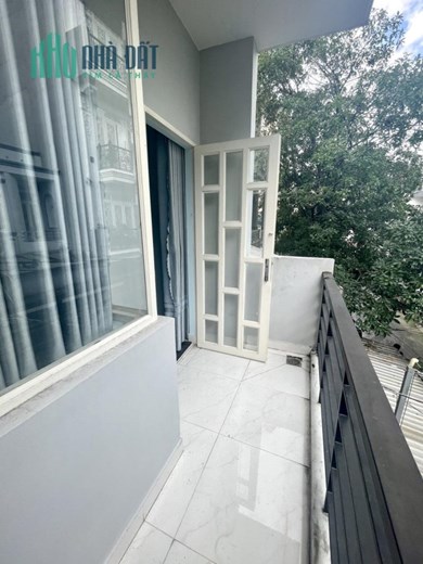 LẠC LONG QUÂN Q.11 XE TẢI TỚI NHÀ 35M2 4 TẦNG - SỔ VUÔNG ĐẸP - HOÀN CÔNG  ĐỦ - CHỈ 3 TỈ x (Bank hổ