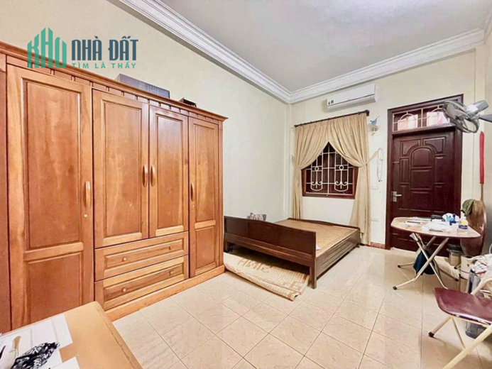 PHÂN LÔ - Ô TÔ - VỈA HÈ 2M - LÔ GÓC - NGÕ THÔNG - DÂN XÂY KCBT CHẮC CHẮN Ở NGAY