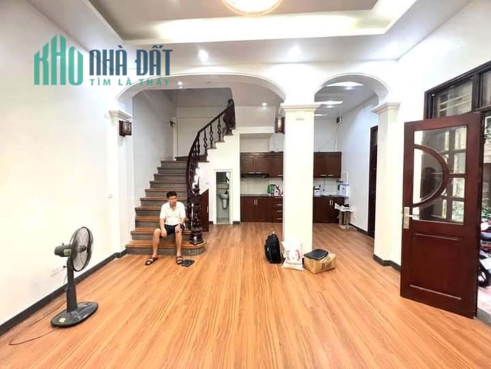 Bán Nhà Phố Dịch Vọng 46m2 x 4 tầng, 4 phòng ngủ đầy đủ công năng, 1 nhà ra Phố, sau quy hoạch