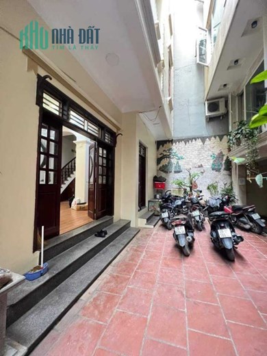 Bán Nhà Phố Dịch Vọng 46m2 x 4 tầng, 4 phòng ngủ đầy đủ công năng, 1 nhà ra Phố, sau quy hoạch
