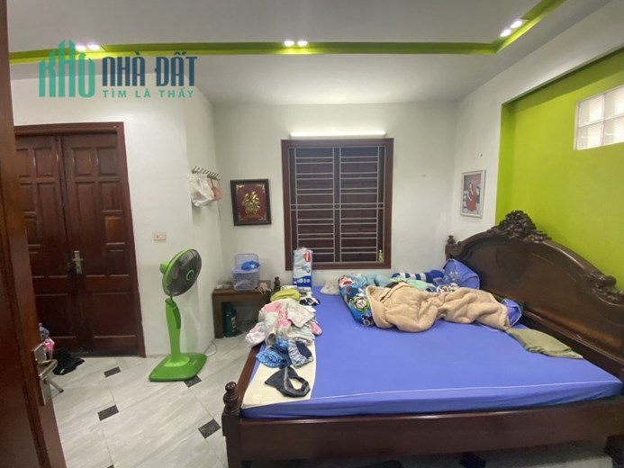 Bán nhà Đường Láng 50m2, kinh doanh ô tô tránh, mặt tiền 4 mét giá chỉ 4,85 tỷ lh 0975124520