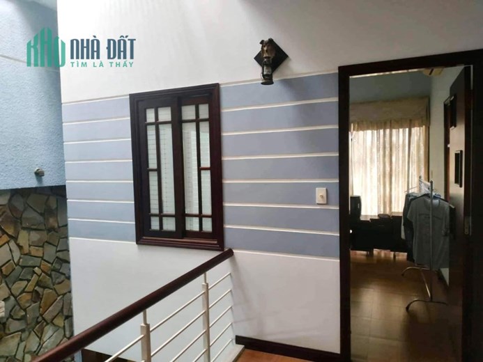Cho thu.ê nhà nguyên căn 3 tầng kiệt oto cách đường Hải Phòng 3m