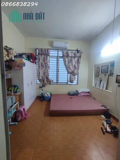 Bán Nhà Hoàng Quốc Việt Chỉ 3.4 Tỷ DT 28m MT 4m Dân Xây 4 tầng - Ngõ thoáng - gần Ô TÔ.