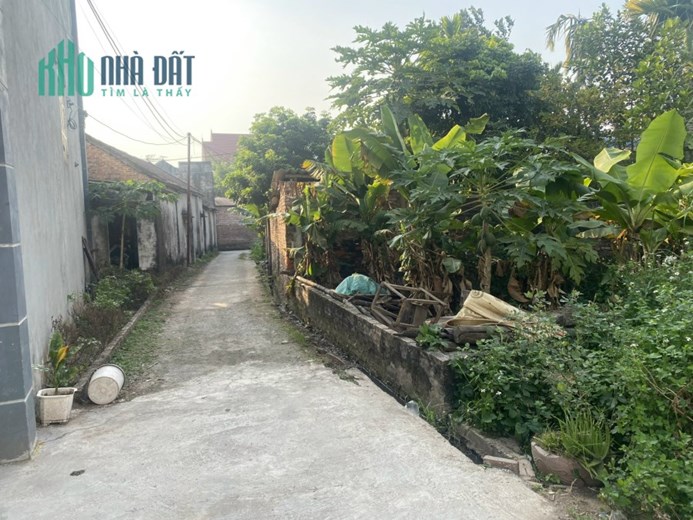Đất sát nhập TT chúc Sơn chỉ 9xx triệu
- diện tích 37,3m ô tô tận cửa 
- cách mặt đường liên huyện
