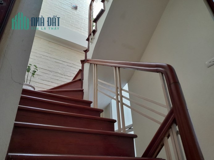 Bán nhà mặt đường Hoàng Mai 39m2, 4 tầng giá 7.6 tỷ