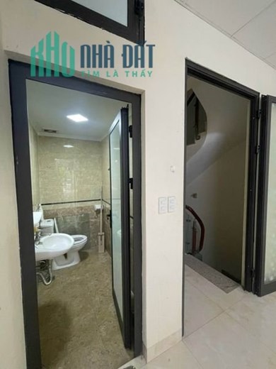 Chính chủ cho thuê nhà làm văn phòng tại ngõ 136 Hồ Tùng Mậu, Bắc Từ Liêm, Hà Nội.