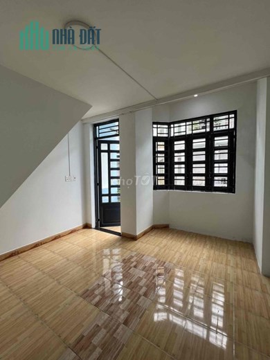 Nhà đẹp 2 lầu hẻm xe hơi 4 phòng ngủ Tân Bình, chỉ 9.5 tr/th