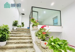 Cho thuê văn phòng ngõ Thái Hà, Đống Đa, nhà mới xây, tòa nhà 7 tầng, thang máy