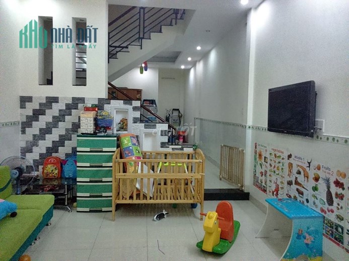 Cho thuê nhà đẹp 2 tầng gần chợ Tân Thuận