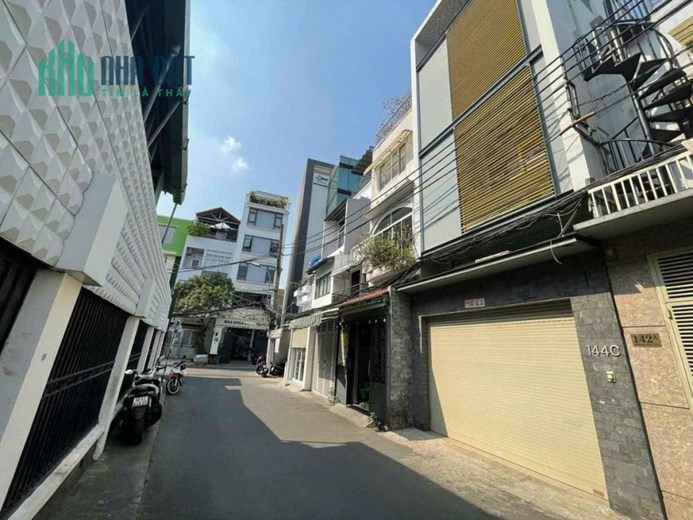 MẶT TIỀN KINH DOANH- 2 MẶT ĐƯỜNG XE HƠI TRƯỚC SAU THOÁNG MÁT- KHU VIP GẦN UBND PHÚ NHUẬN.