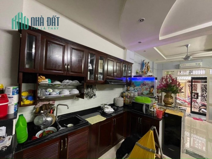 Nhà Đẹp Ở Ngay Sạch Sẽ Như Mới,  Gần Chợ, Hẻm Thông Tứ Tung  Sát Mặt Tiền