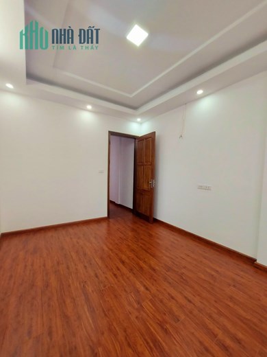 Bán nhà Thanh Nhàn , Giá giảm chào 300tr , 46m2 , mặt tiền 6,2m , chỉ 3,7 tỷ , 10m ra ngõ ô tô