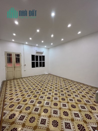 Cho thuê nhà Quan Hoa Cầu Giấy 40m2 x 3T đường ô tô con vào cửa gần phố 15tr/th.