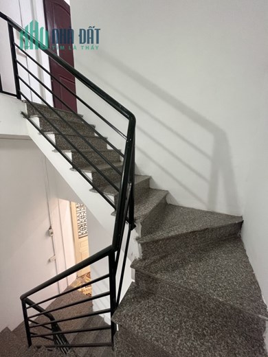 Cho thuê nhà Quan Hoa Cầu Giấy 40m2 x 3T đường ô tô con vào cửa gần phố 15tr/th.