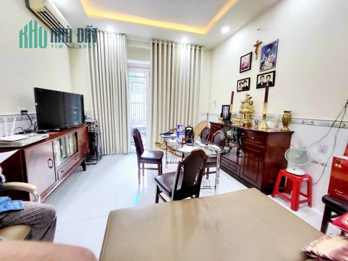 Bán gấp nhà 1 sẹc Gò Dầu Tân Phú HXH Thông Gần chợ Tân Hương 52m2 ,2Tầng BTCT Nhỉnh 4 tỷ