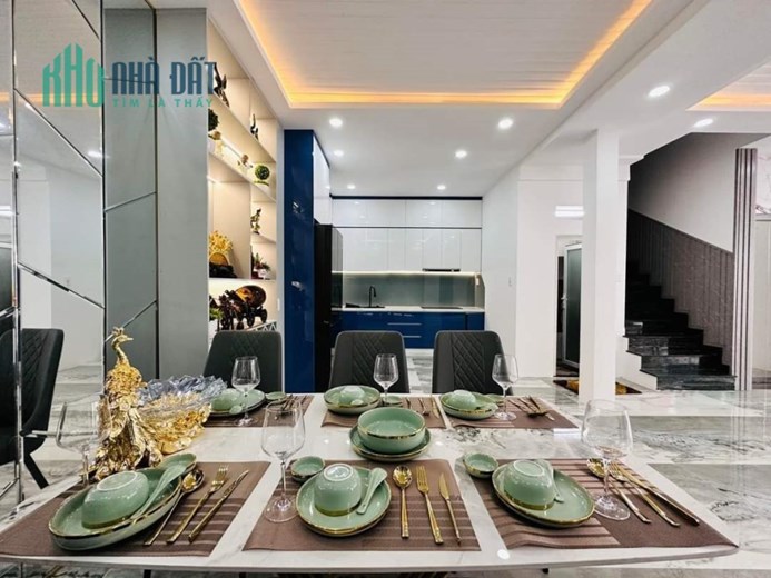 NGỘP ! bán gấp nhà Bành Văn Trân,P7, TB, 8x25m, 2 lầu giá chỉ 20 tỷ