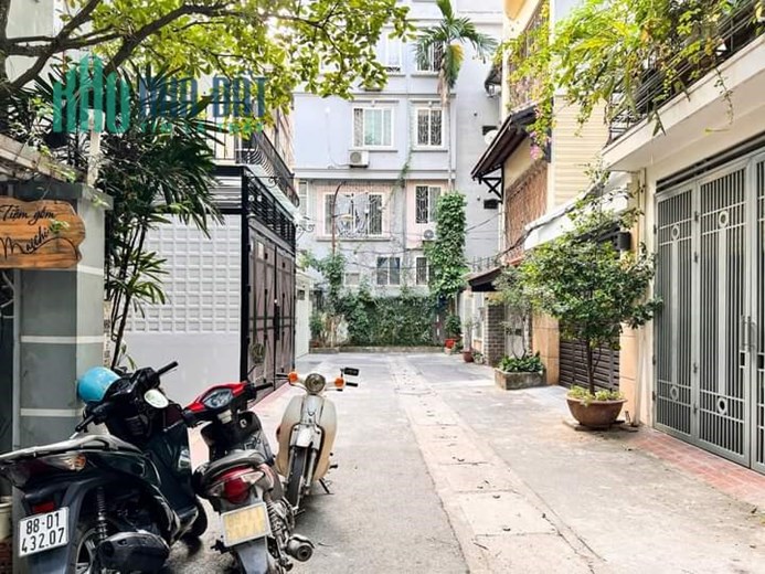 Bán Nhà Ngõ 260 Phố Đội Cấn 240m2 x 3 tầng, khu phân lô ô tô tránh, căn góc, đầu tư xây Tòa nhà 7-9