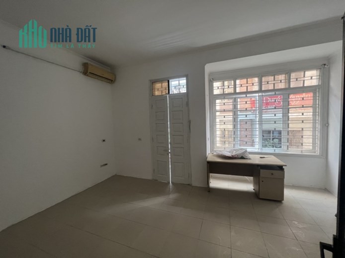Cho thuê nhà Đường Láng, Đông Đa Kinh Doanh Tốt 45mx5T lô góc ngõ thông oto hơn 10 tr