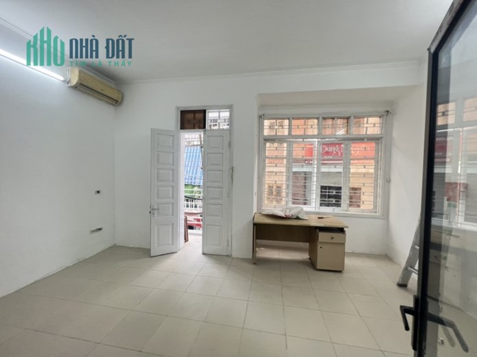 Cho thuê nhà Đường Láng, Đông Đa Kinh Doanh Tốt 45mx5T lô góc ngõ thông oto hơn 10 tr