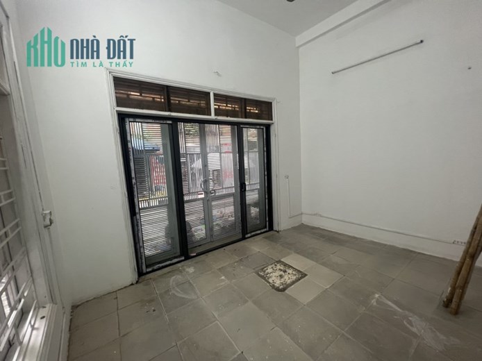 Cho thuê nhà Đường Láng, Đông Đa Kinh Doanh Tốt 45mx5T lô góc ngõ thông oto hơn 10 tr