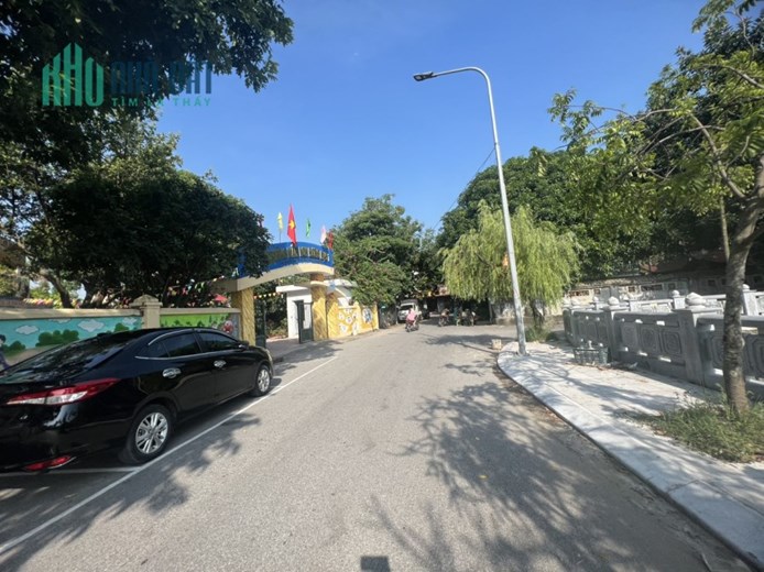 Ngân hàng ép bán (có thương lượng )
Nhà 2 tầng đường trước nhà 2 ô tô tránh nhau phóng ầm ầm 
Chỉ