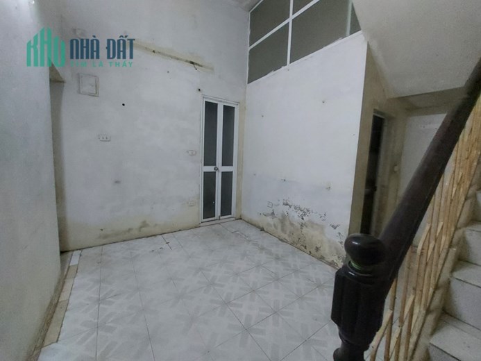 Cho thuê nhà Lạc Long Quân, 70m2, 4T, 3N, ô tô, KD online, 10tr, Cầu Giấy.