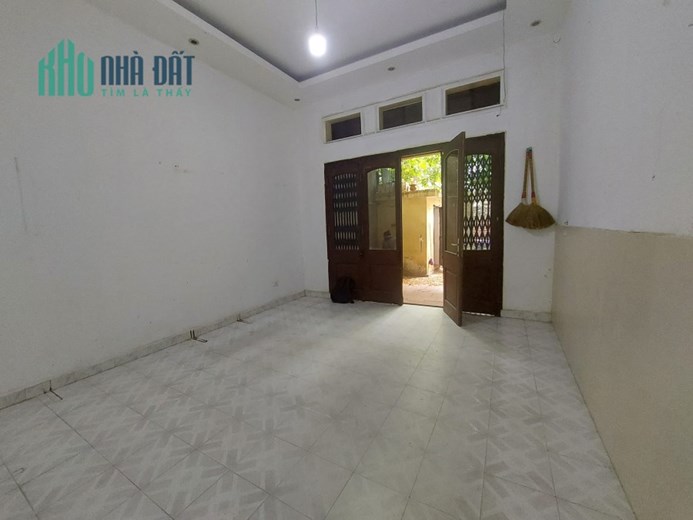 Cho thuê nhà Lạc Long Quân, 70m2, 4T, 3N, ô tô, KD online, 10tr, Cầu Giấy.