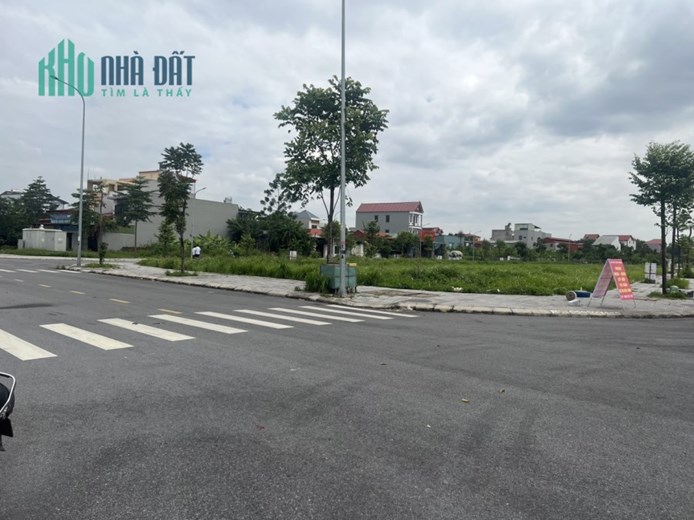 nhỉnh 1 tỷ các bác ạ chỉ nhỉnh 1 tỷ thôi các bác 
🚘🚘🚘đường 3 ô tô tránh vỉa hè 4 m thênh thang