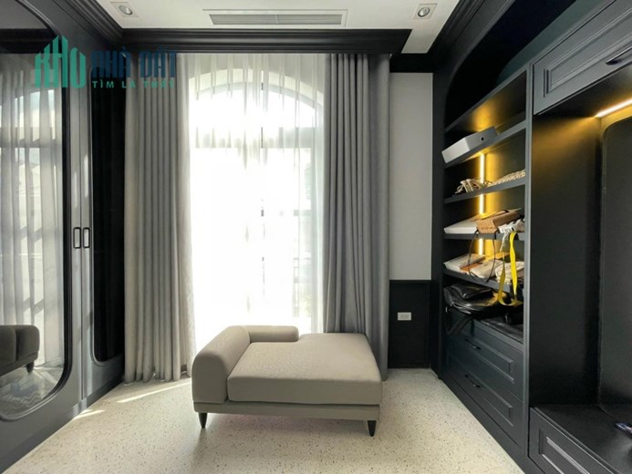 Bán Nhà Nguyễn Văn Cừ 42mv  -6 tầng .Thang máy
 200m bệnh viện Tâm Anh- vị trí đẹp