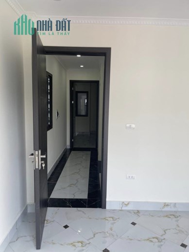 Bán nhà 5 tầng phố Trạm, full nội thất, Ô tô đỗ cửa