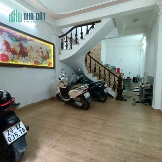 Nhà Lô Góc, sát ô tô Hồ Tùng Mậu- Cầu Giấy, 37m×5T, ô chờ thang máy, giá 5.2 tỷ