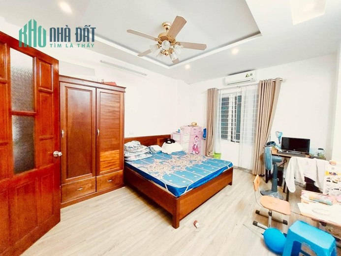 Bán nhà Đống Đa, Gần Phố, Nhà đẹp ở ngay 40M,5T. 4,8 tỷ.