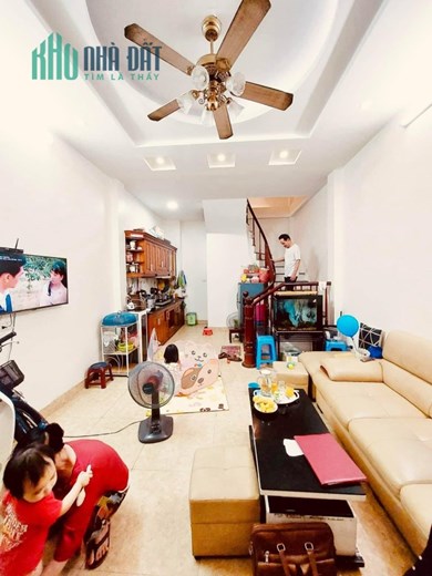 Bán nhà Đống Đa, Gần Phố, Nhà đẹp ở ngay 40M,5T. 4,8 tỷ.