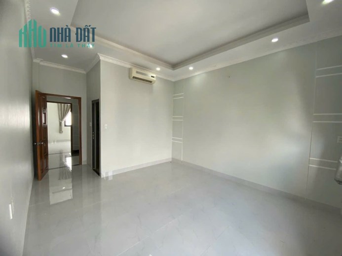 Bán nhà 3 tầng,Lô Nhì Đường Nguyễn Thị Hương, Thị Trấn Nhà Bè, 60m2, chỉ còn 5.x tỷ