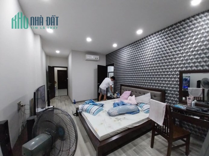 NHÀ PHAN VĂN HỚN, SÁT TÂN BÌNH, 100M2, 5 TẦNG, GIÁ NGỘP