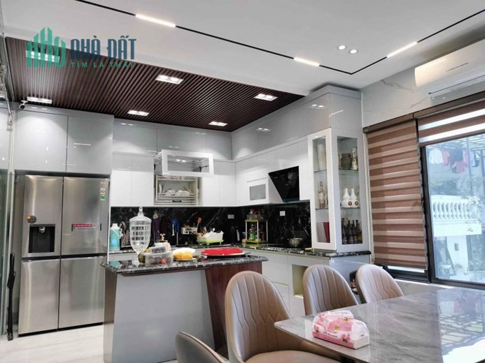 BÁN NHÀ NGUYỄN VĂN CỪ 35MV  5 TẦNG
LÔ GÓC ,CÁCH BIG C 300M